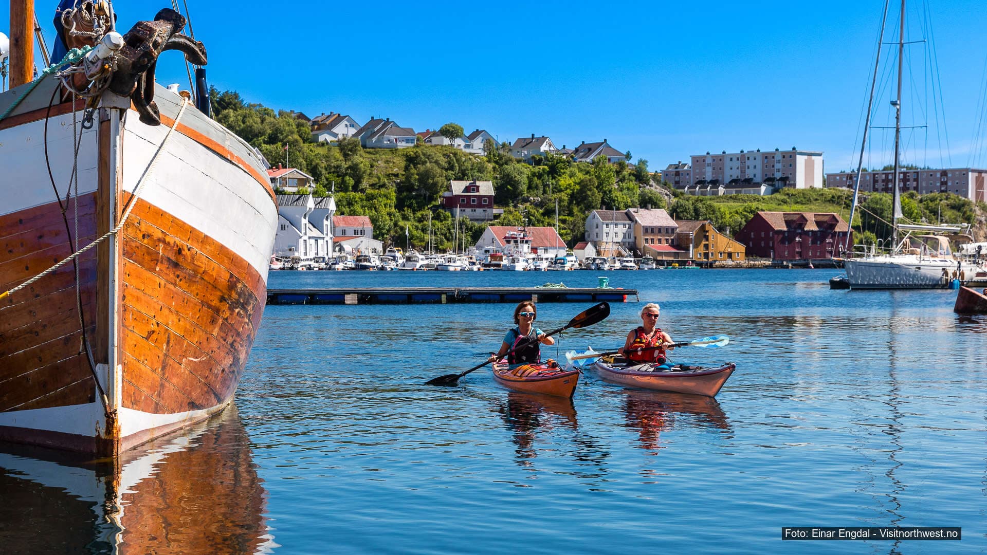 Kayaking in the harbour of Kristiansund_Einar Engdal - Visitnorthwest.no