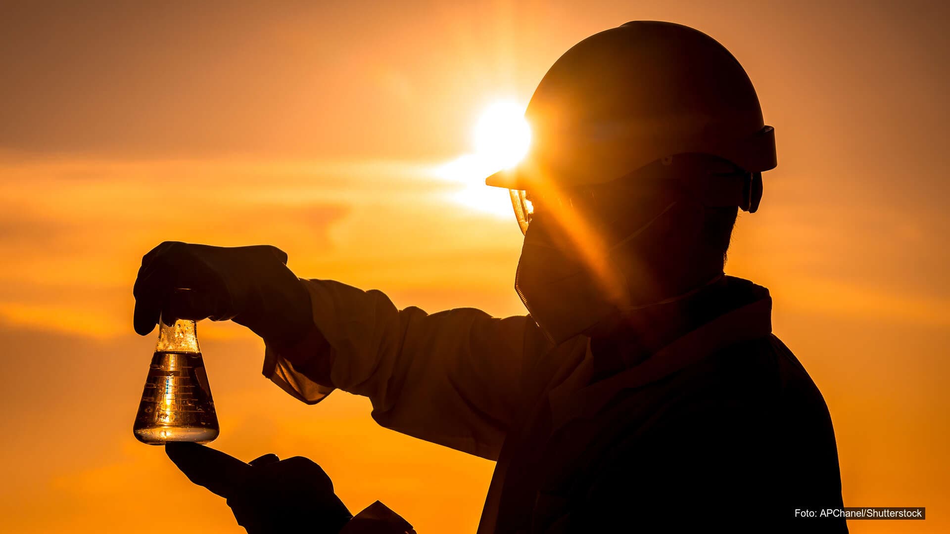 Scientist,Wearing,Protective,Uniform,And,Glove,Under,Working,Water,Analysis